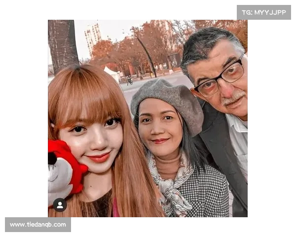 Lisa新歌预告被质疑“像印度人”,网友热议:螺纹钢手环竟成焦点! Lisa新歌预告被质疑“像印度人”,网友热议:螺纹钢手环竟成焦点!